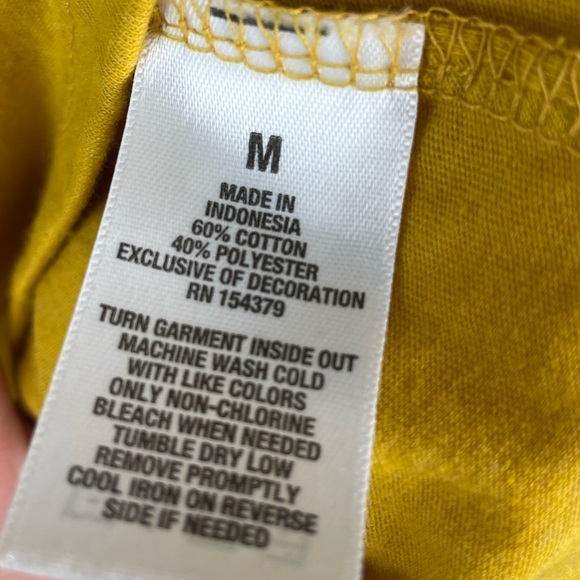 Aeropostale Yellow Classic Crew New York Graphic Tee Juniors Size Medium - Picture 3 of 4